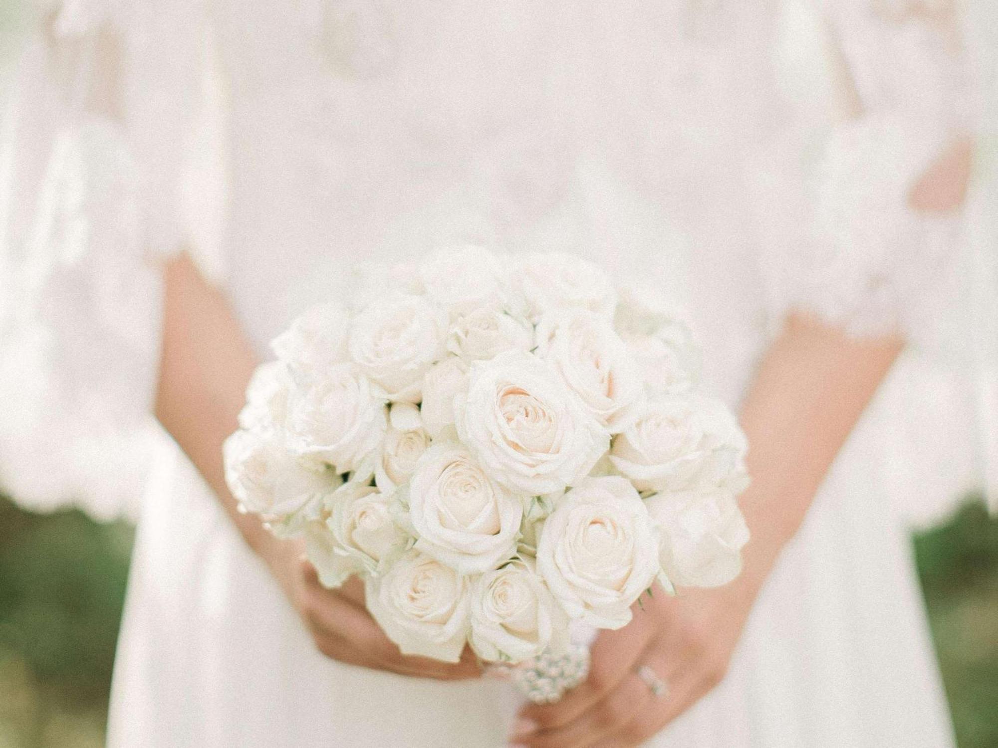 Sofitel Bahrain Zallaq Thalassa Sea&Spa Hotel Al-Manamah Bagian luar foto A white rose bridal bouquet