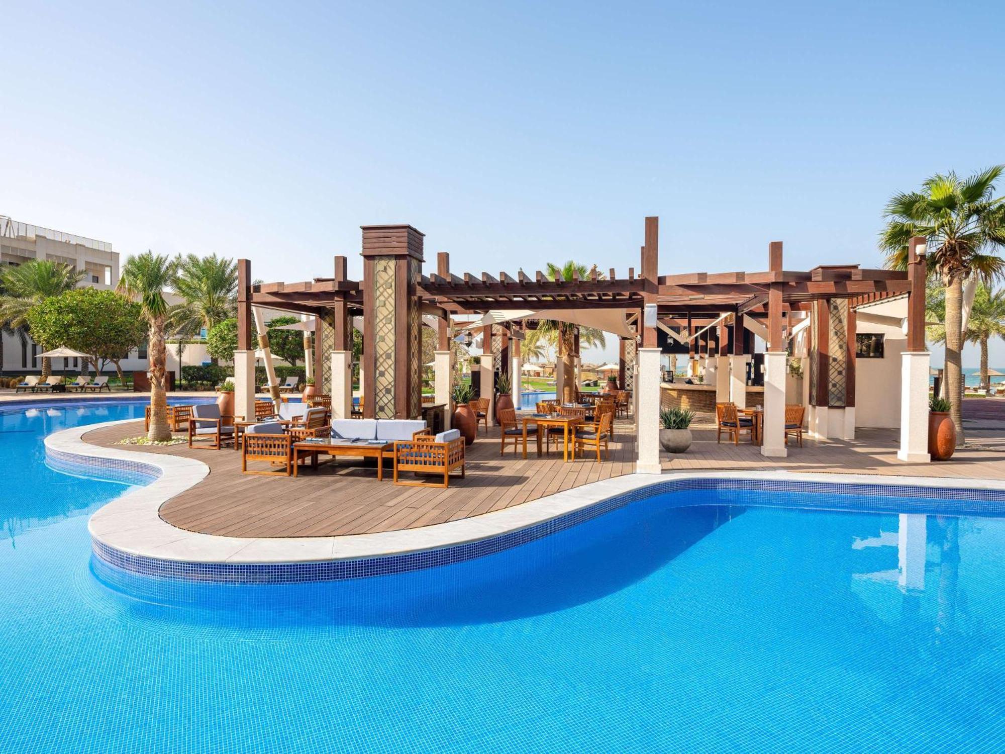 Sofitel Bahrain Zallaq Thalassa Sea&Spa Hotel Al-Manamah Bagian luar foto The swimming pool at the resort