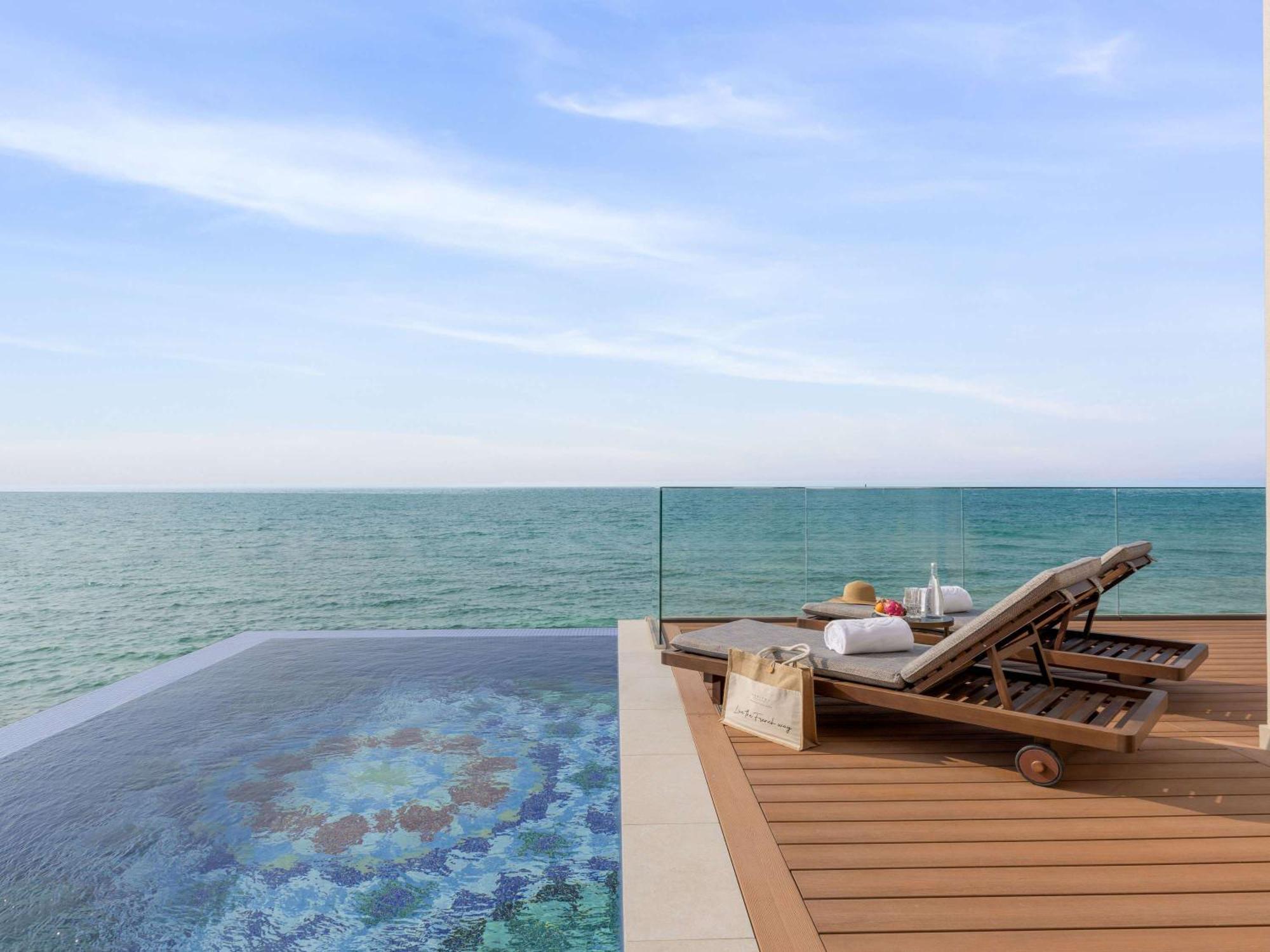 Sofitel Bahrain Zallaq Thalassa Sea&Spa Hotel Al-Manamah Bagian luar foto View from the pool